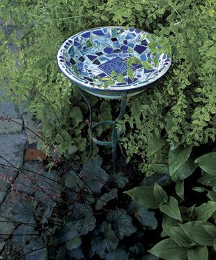 Making Mosaic Garden Art – Fine Gardening Article