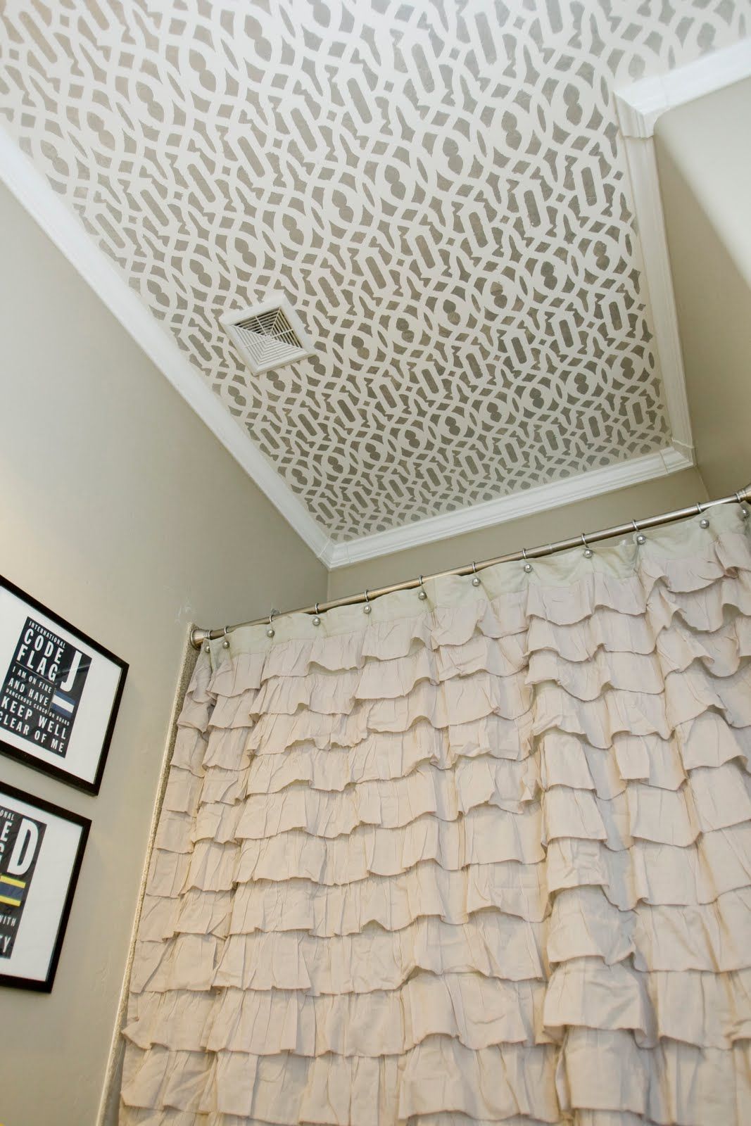 4 Men 1 Lady: Guest bathrm before & after. DIY Stenciled ceiling.