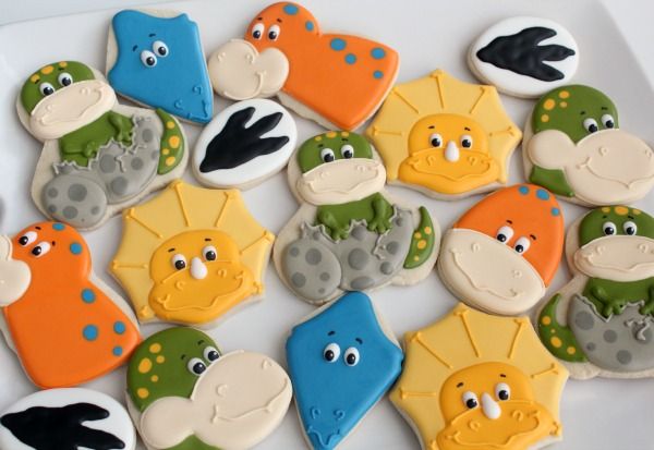 ADORABLE!!!! Baby Dinosaur Cookies. She shows what cutters she used to make thes