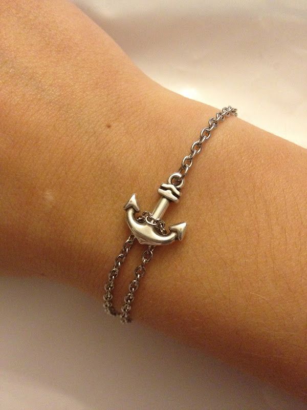 Anchor bracelet