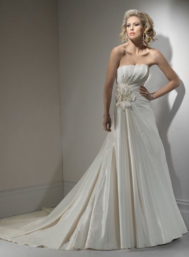 Attractive Scalloped-Edge Sleeveless Satin wedding dress