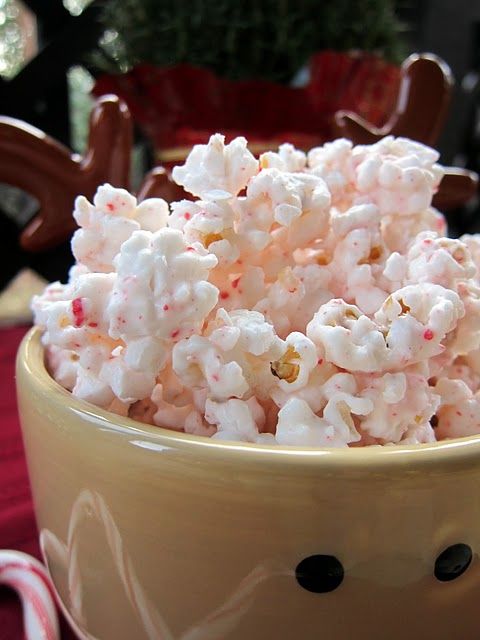 Christmas peppermint popcorn. {This stuff is like crack. I gave it as neighbor g