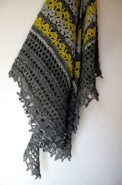 Crochet shawl. Link to the pattern is in the blogpost.