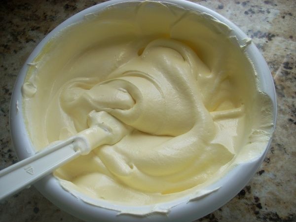 Cupcake Frosting !All you do is mix one vanilla pudding packet with half of the