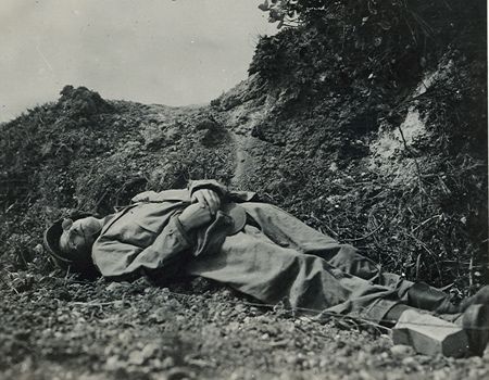 Death Photo of Famed WWII Reporter Ernie Pyle Surfaces After 63 Years