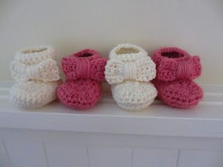 FREE PATTERN: Bow Baby Booties