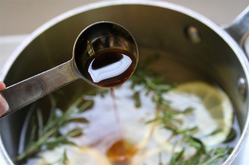 Good to remember: Lemon, rosemary and vanilla home deodorizer – let simmer all d