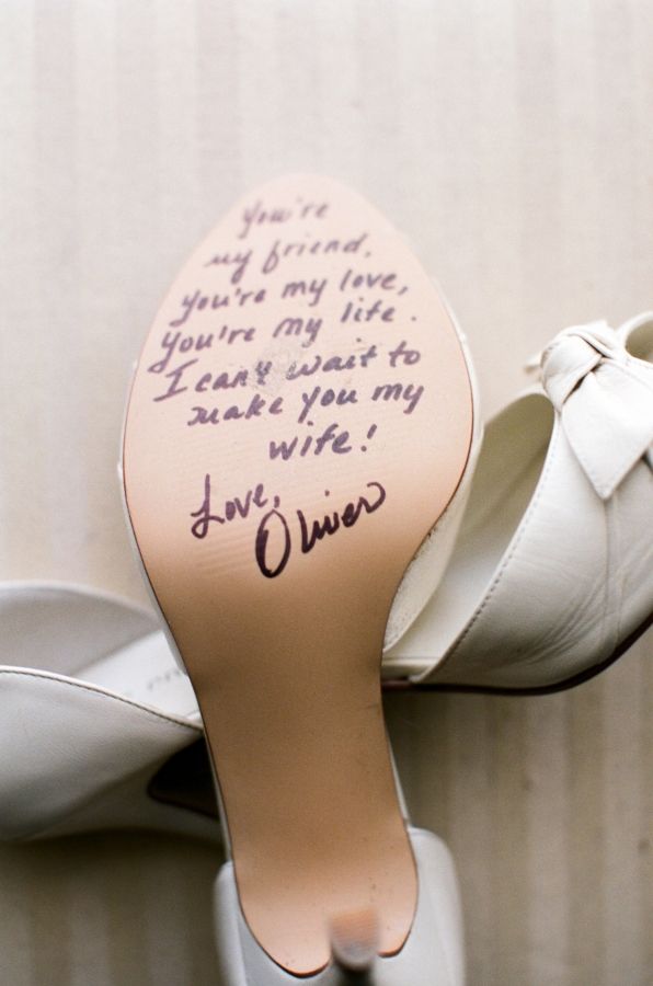 Have your fiancé write you a final message before you put on your shoes for
