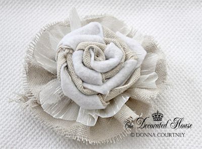 How to Make 20 Different Fabric Flowers. Great tutorials!