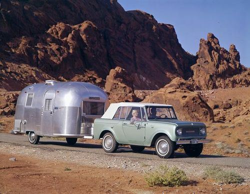 International Harvester Scout – Sport top and an Airstream Caravel