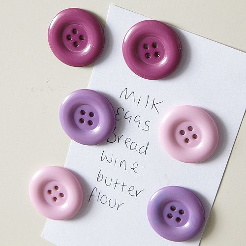 Magnetic buttons = cutest idea ever. Love it!