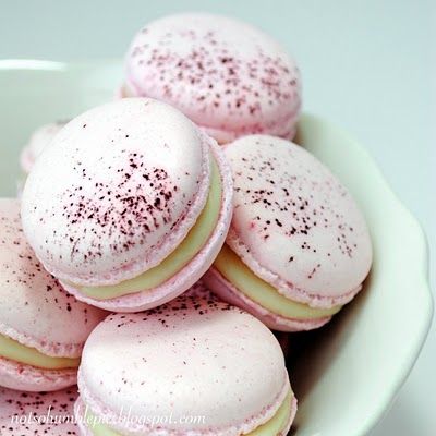 Not So Humble Pie: Rose Macarons