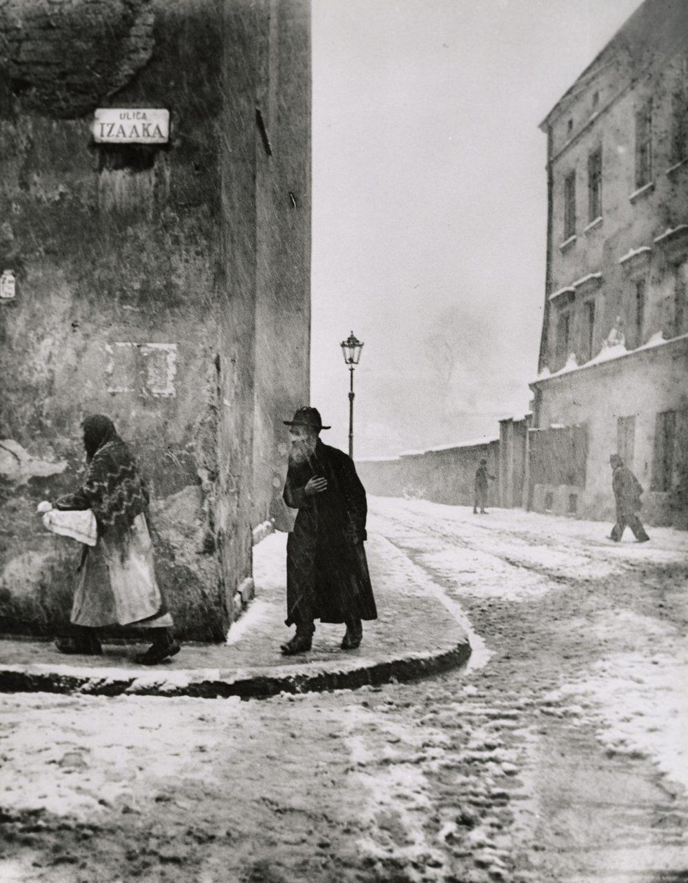 Roman Vishniac. Isaac Street, Cracow, 1938