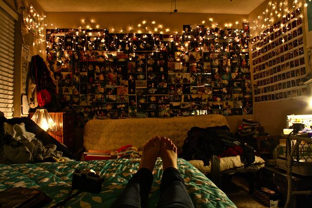 This is SO ME. Absolutely love this rooms. Looks very much like my room in colle