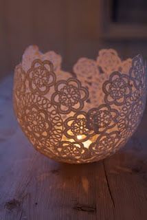 Use sugar starch to form doilies around a balloon…. so pretty.