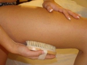 Why havent i heard of this before! Dry brushing benefits: eliminates cellulite,