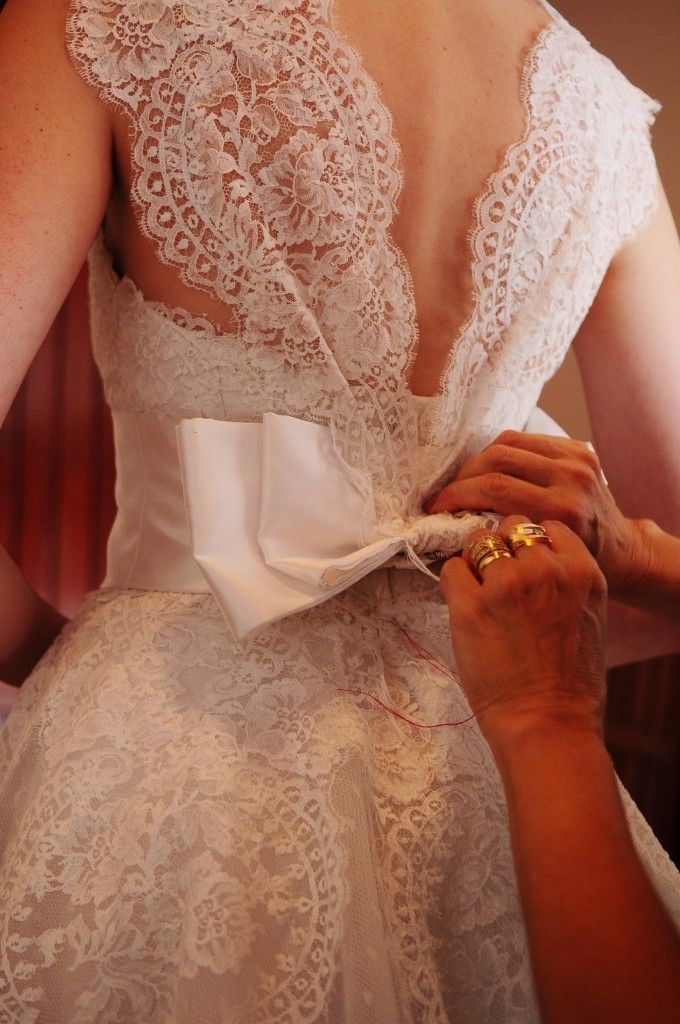 im not a huge bow fan but I love the lace shoulders ♥