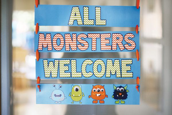 monster-welcome-sign