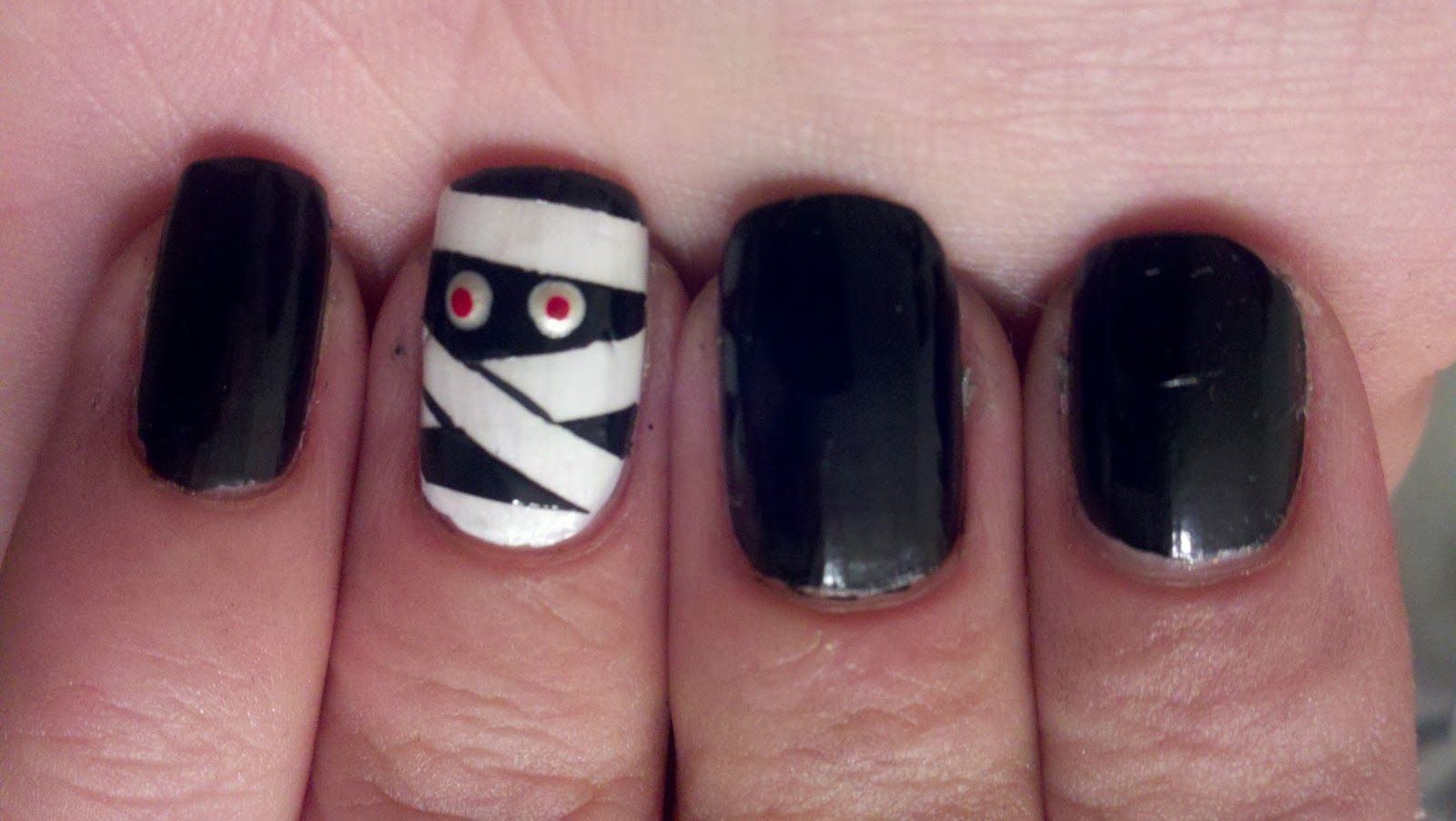 mummy nails = cute!!