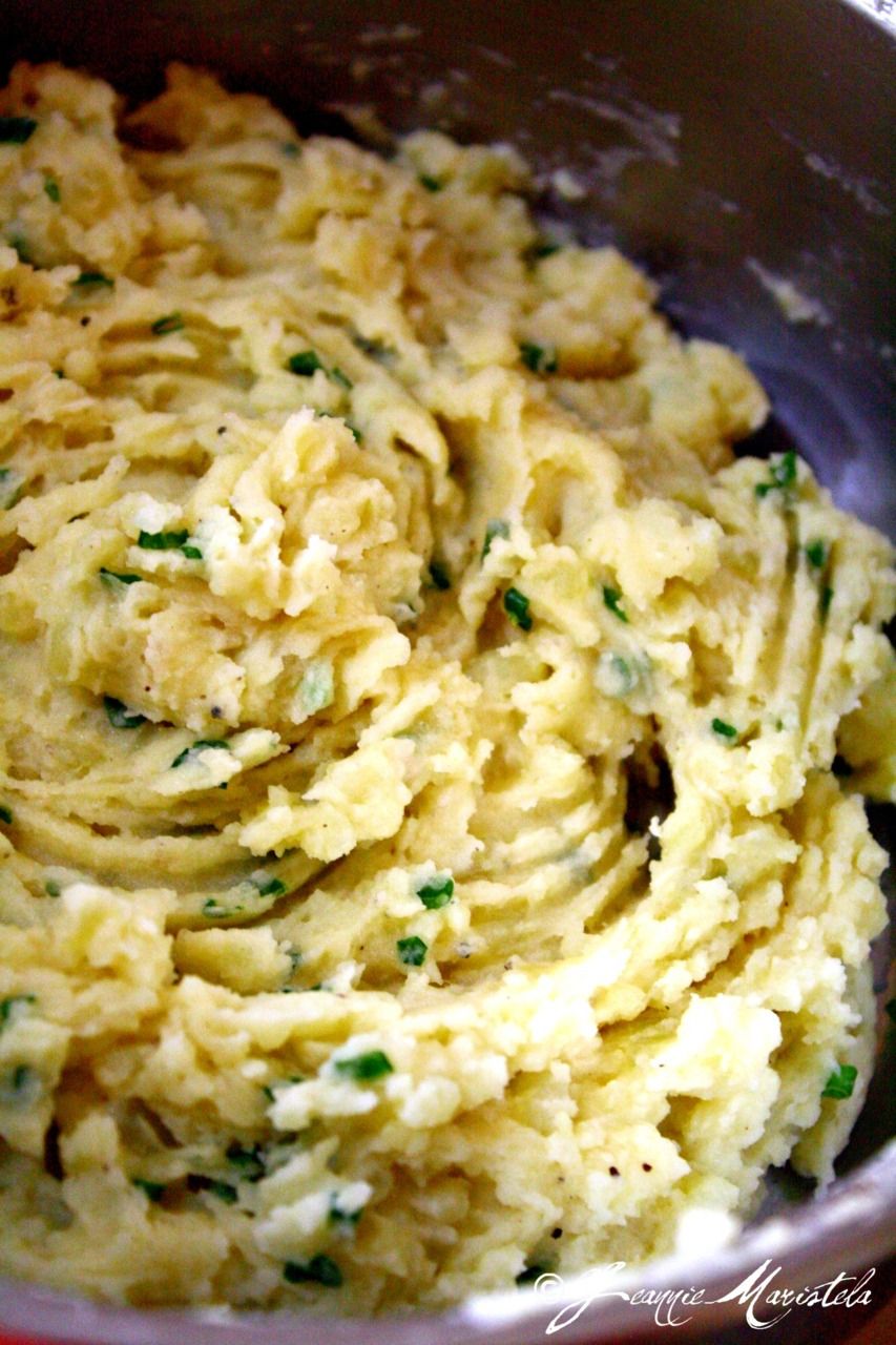 olive oil, garlic, chives, and romano cheese mashed cauliflower