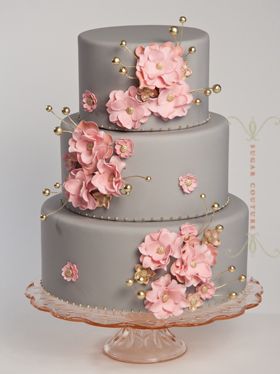 warm gray and soft pink wedding cake