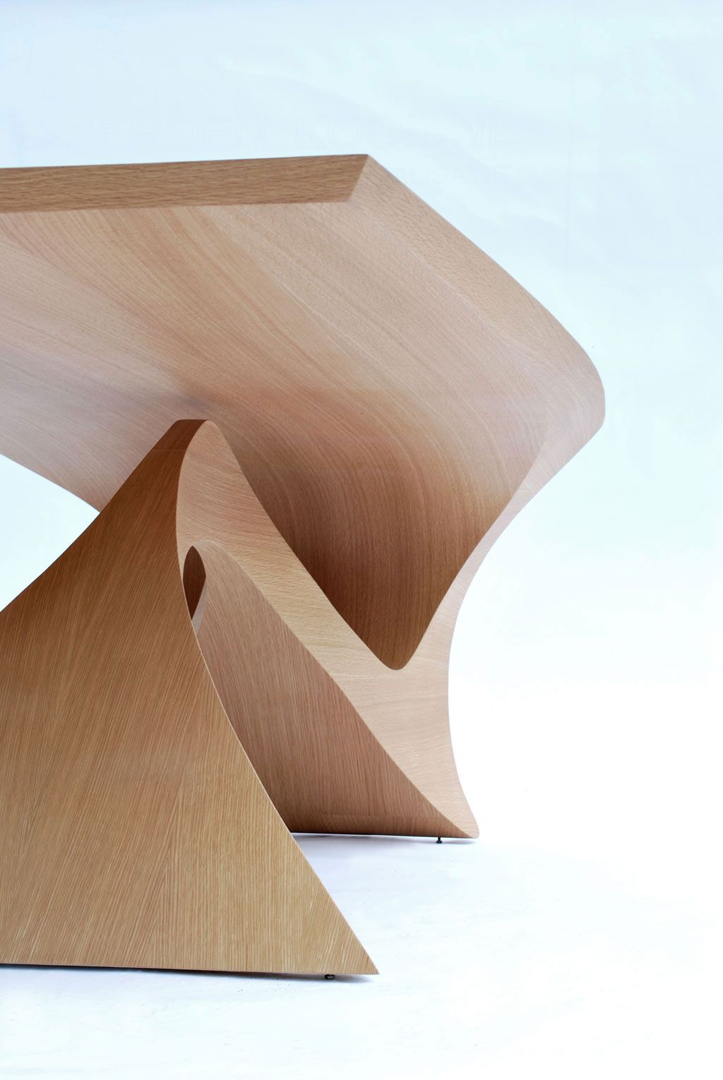 'Form Follow Function' table by Daan Mulder