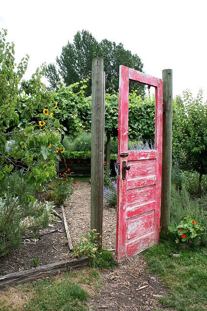 A door to a garden — I so want to do this!