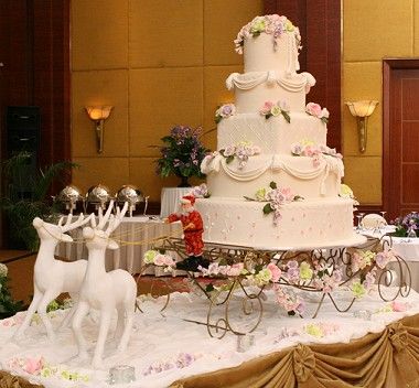 Christmas Wedding Cake