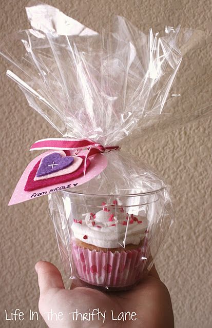 Cupcake in a plastic cup… great idea for wrapping cupcakes individually and do