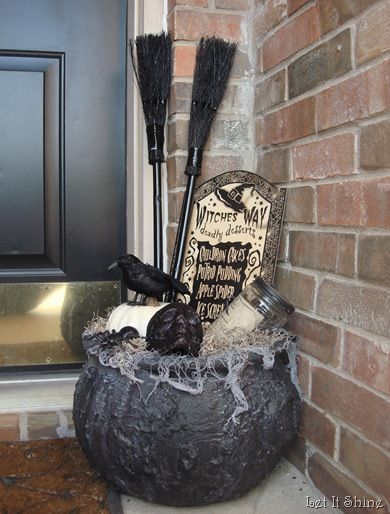 DIY Witches' Cauldron porch decor