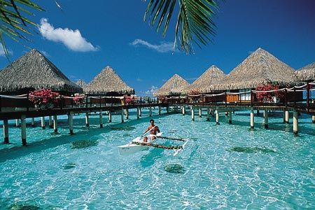 How amazing does this #Tahiti #honeymoon vacation look?!