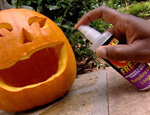 Make that Carving Last – Spray a mixture of bleach and water on the inside of yo