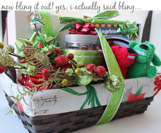 Make your own holiday gift basket…adorable.