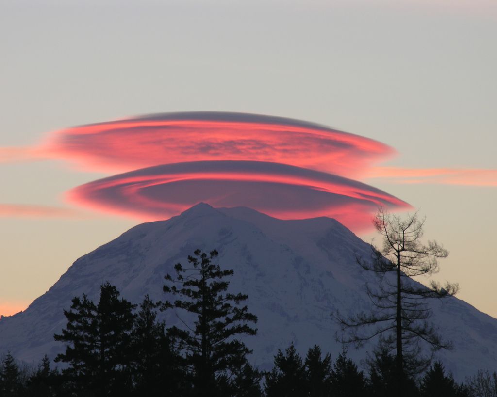 Mt. Rainier – lenticular clouds