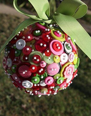 ORNAMENT MADE OF PINNED ON BUTTONS!!!!