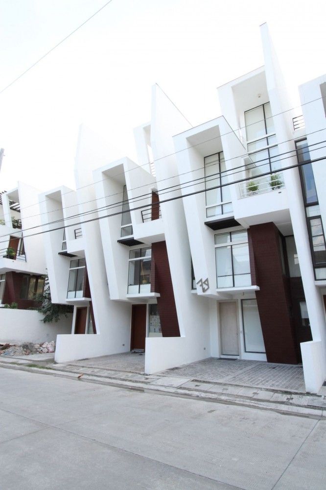 The House / Buensalido Architects