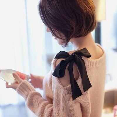 This sweater, the bow!