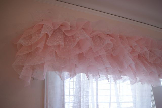 Tutu curtain valance. So cute! Girls Bedroom.
