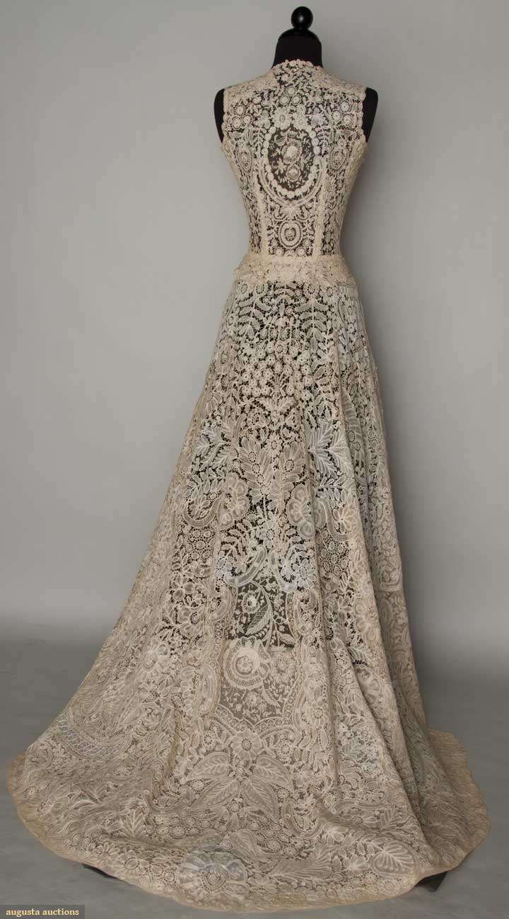 Unbelievable. Lace Wedding Gown c. 1940 I would wear this!