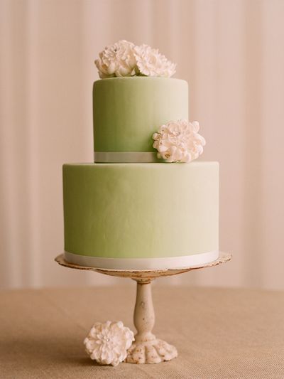 Wedding cake/food.