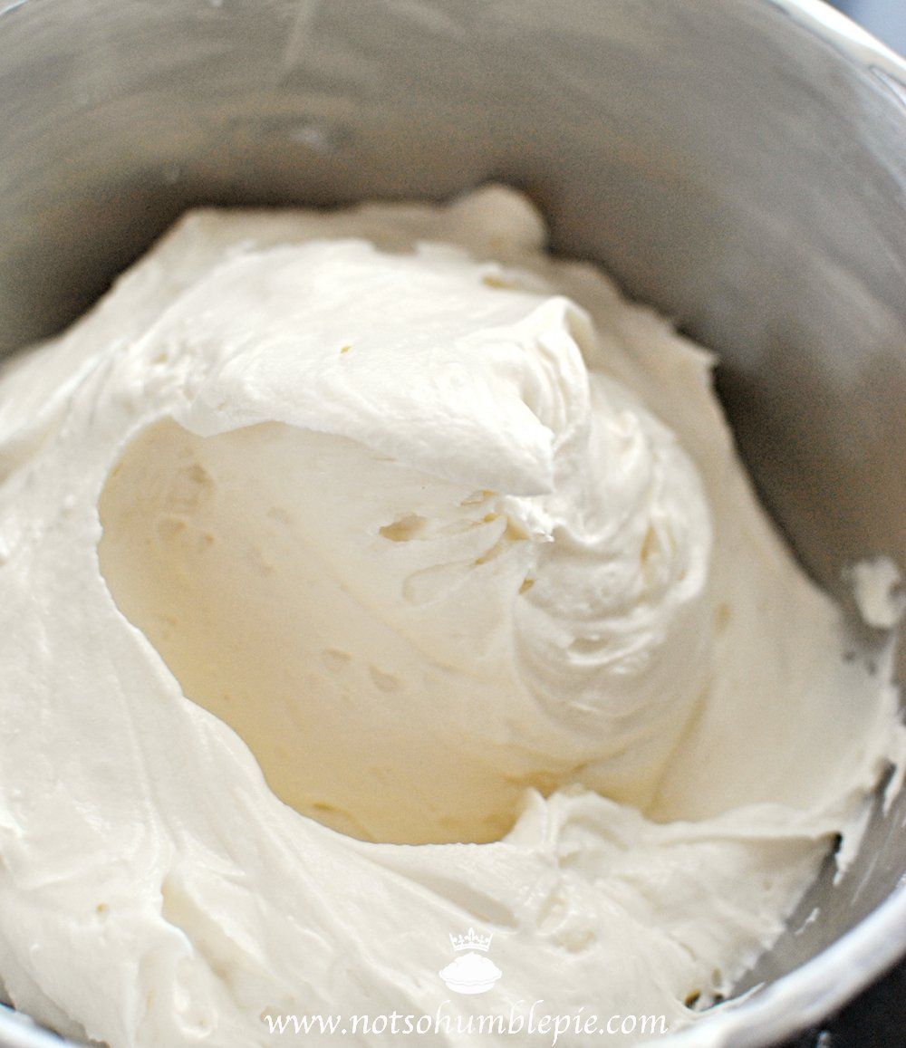 Whipped Cream Cheese Frosting – Like Cinnabon!