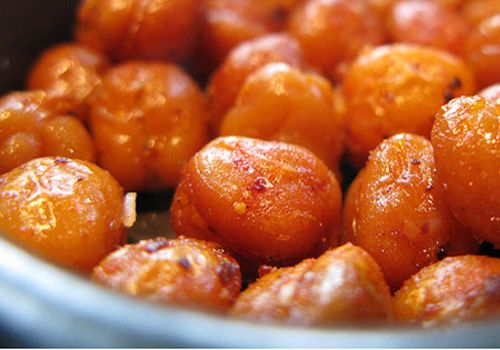 Who needs potato chips and Corn Nuts? Make these roasted spicy chickpeas instead