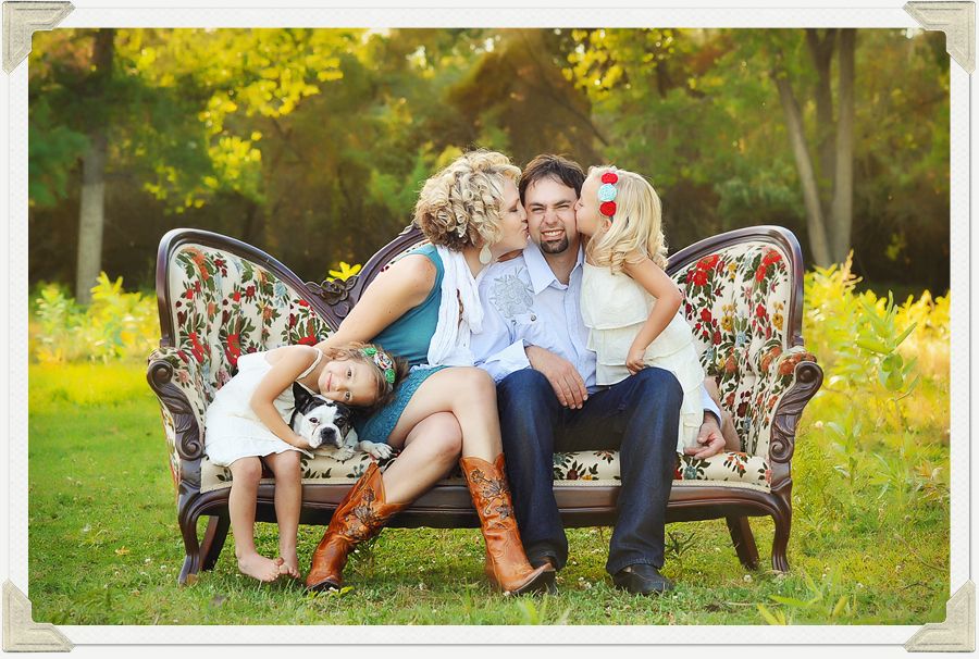 makes me want to drag the red couch into the front yard for the fall family shot