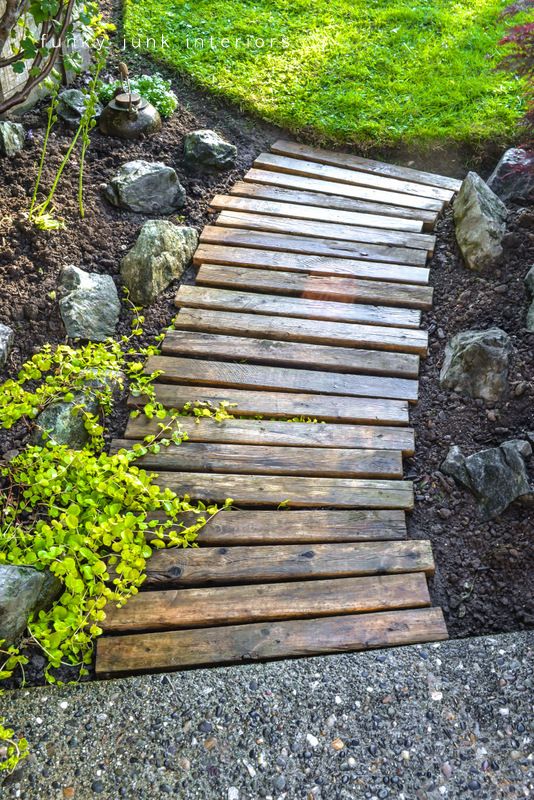 pallet wood walkway for the garden