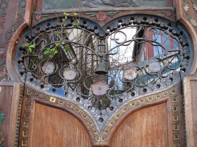 © francoise mamet Detail of the door, Paris.