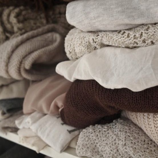 30 easy and cuddly DIY ideas for recycling old sweaters.