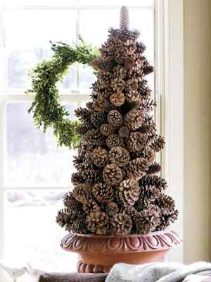 A great fall or holiday centerpiece: How to make a pinecone tree.  #countrylivin