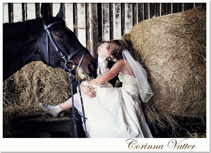 After Wedding shot with Horse | wedding photographer | Hochzeitsfotograf Corinna