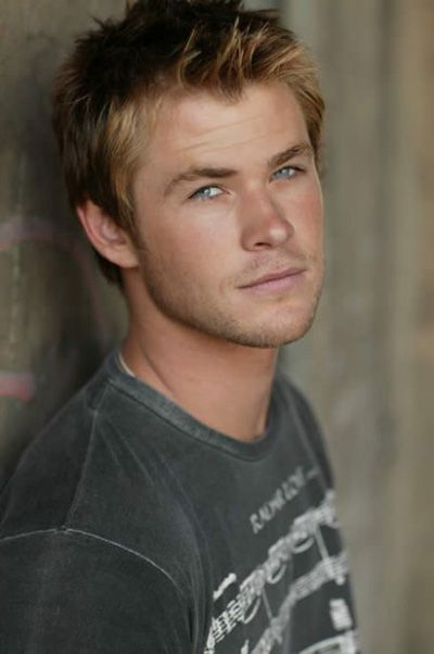 Chris Hemsworth.. mmmmm