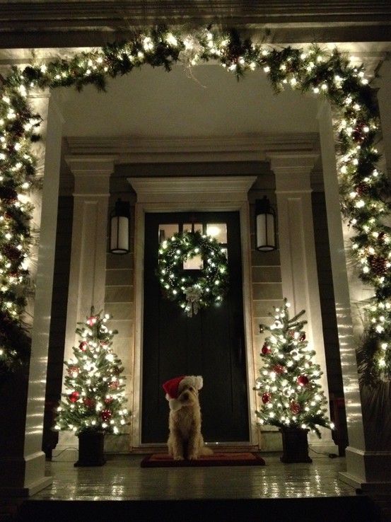 Christmas Entry Way. I love this ♥